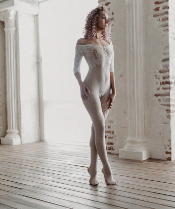 Со мной ты можешь расслабиться и насладиться жаркой встречей, полной эмоций. Я умею слушать и поддержать любую беседу, а мои услуги будут соответствовать твоим самым сокровенным фантазиям и желаниям. Позволь мне познакомить тебя с моими магическими руками и умелым телом, и ты не пожалеешь о своем выборе. Посмотри на мои фото и прочти отзывы - они говорят сами за себя. Жду тебя в Москве, чтобы сделать твою ночь незабываемой! 💋😈 5502, 23 года